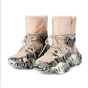 Sneaker boots